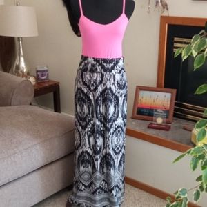 AGB maxi skirt size medium beautiful. long style.